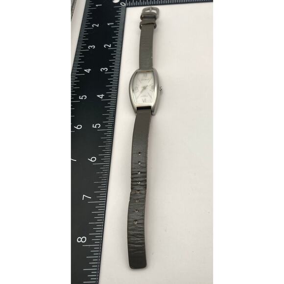 Eddie Bauer Curved Face Womens Watch 22mm - Fresh Battery - Adjustable - WR 3ATM - Picture 12 of 13